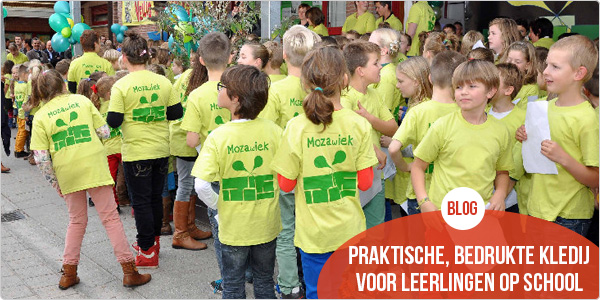 Praktische, bedrukte kledij voor leerlingen op school